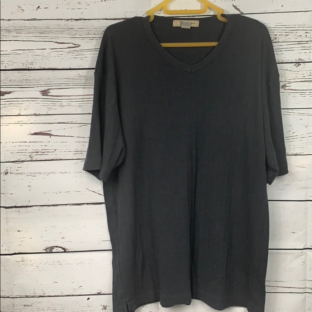 Short sleeve v neck tee